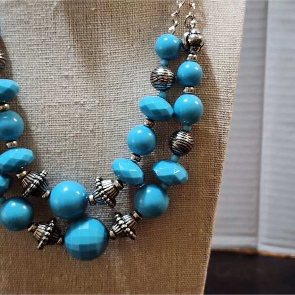 Turquoise and silver tone multi strand necklace and earrings - Picture 4 of 5